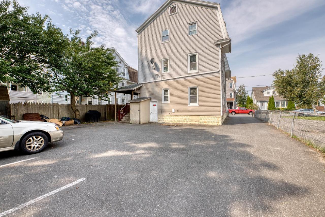 Humble Home With Free Breakfast Offered If Requested! Chicopee Exterior photo