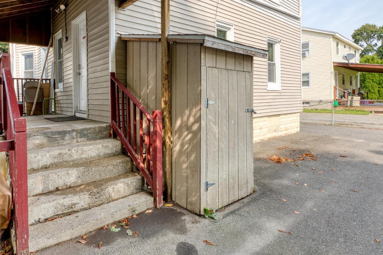 Humble Home With Free Breakfast Offered If Requested! Chicopee Exterior photo