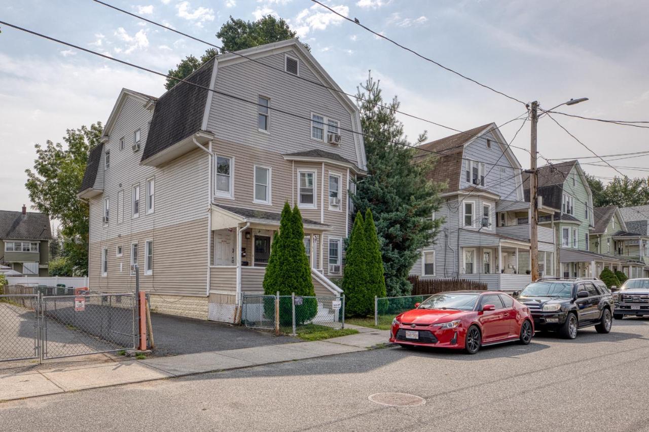 Humble Home With Free Breakfast Offered If Requested! Chicopee Exterior photo